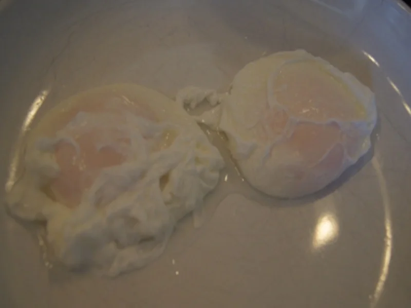 Spargel mit Kerbel-Butter, pochierten Ei und Drillingen - Rezept - Bild Nr. 16