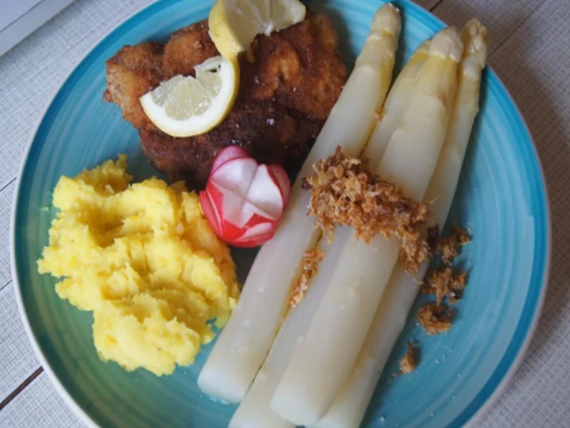 Nackenkotelett mit Spargel und Kartoffelstampf - Rezept - Bild Nr. 2