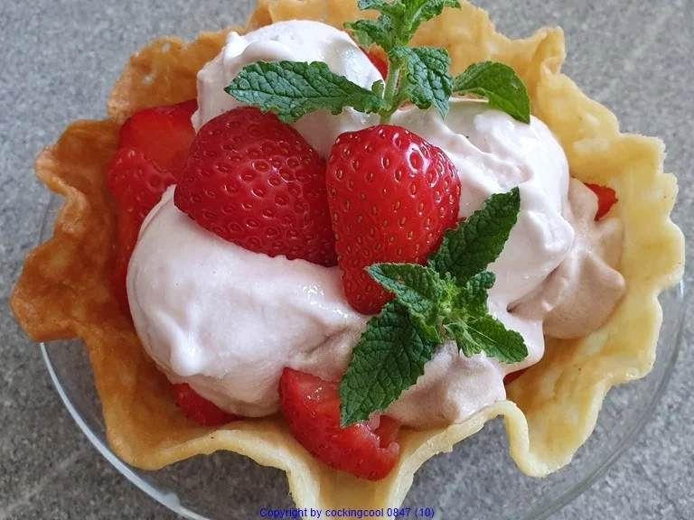 Erdbeereis mit Kakaosahne - Rezept - Bild Nr. 8236