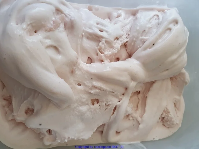 Erdbeereis mit Kakaosahne - Rezept - Bild Nr. 8237