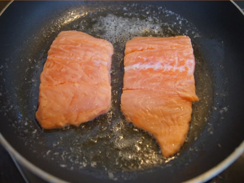 Rezept: Lachsfilet mit herzhaften Spinat und Kartoffelstampf Bild Nr. 7 Lachsfilet mit herzhaften Spinat und Kartoffelstampf - Rezept - Bild Nr. 7
