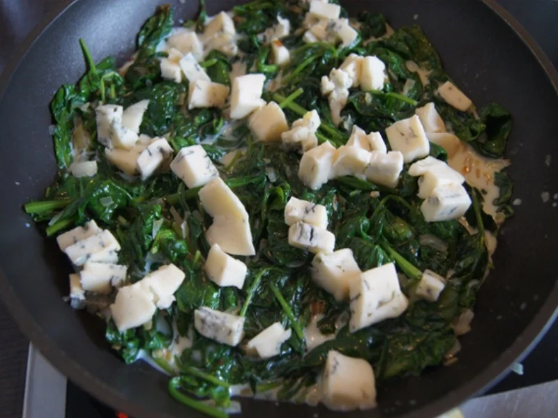 Rezept: Lachsfilet mit herzhaften Spinat und Kartoffelstampf Bild Nr. 14 Lachsfilet mit herzhaften Spinat und Kartoffelstampf - Rezept - Bild Nr. 14