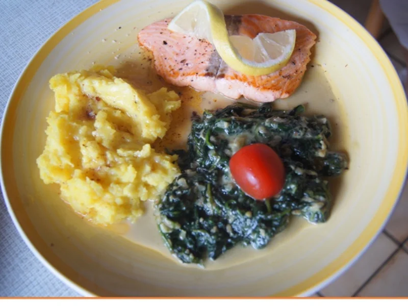 Rezept: Lachsfilet mit herzhaften Spinat und Kartoffelstampf Bild Nr. 16 Lachsfilet mit herzhaften Spinat und Kartoffelstampf - Rezept - Bild Nr. 16