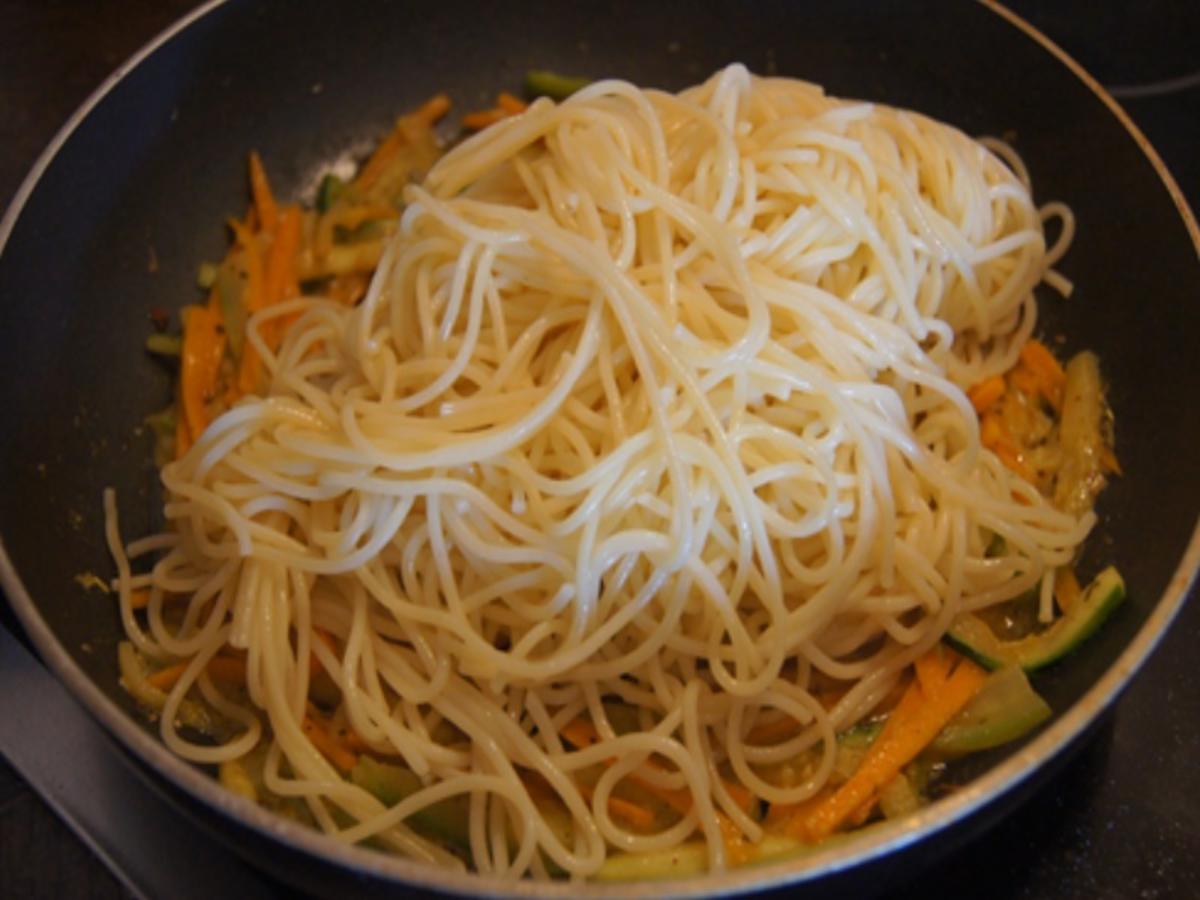 Pasta mit Spaghetti, Gemüse und Garnelen - Rezept - Bild Nr. 8260