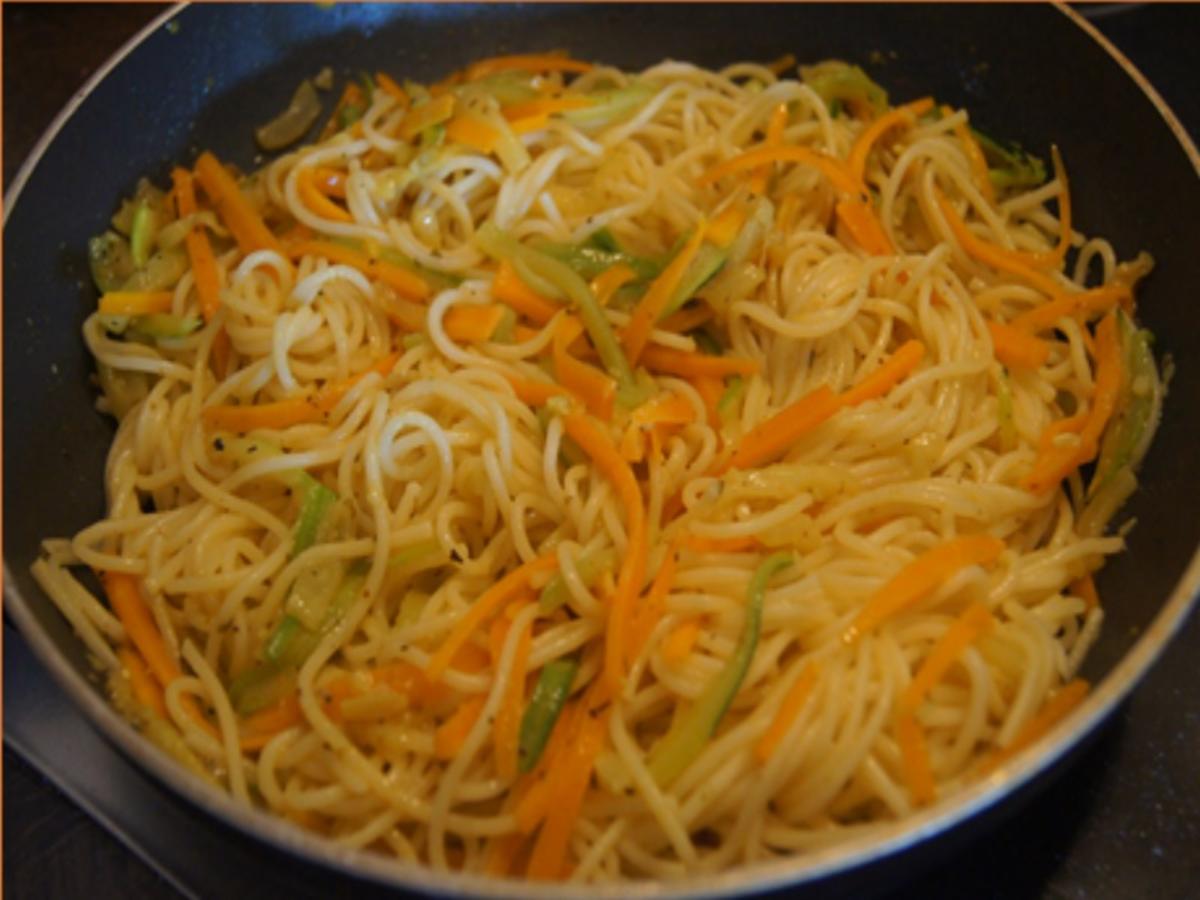 Pasta mit Spaghetti, Gemüse und Garnelen - Rezept - Bild Nr. 8261