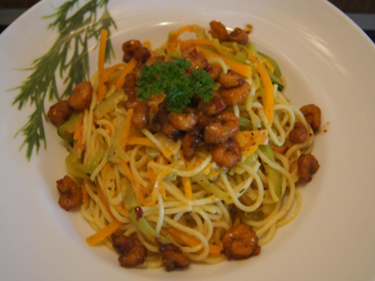 Pasta mit Spaghetti, Gemüse und Garnelen - Rezept - Bild Nr. 8266