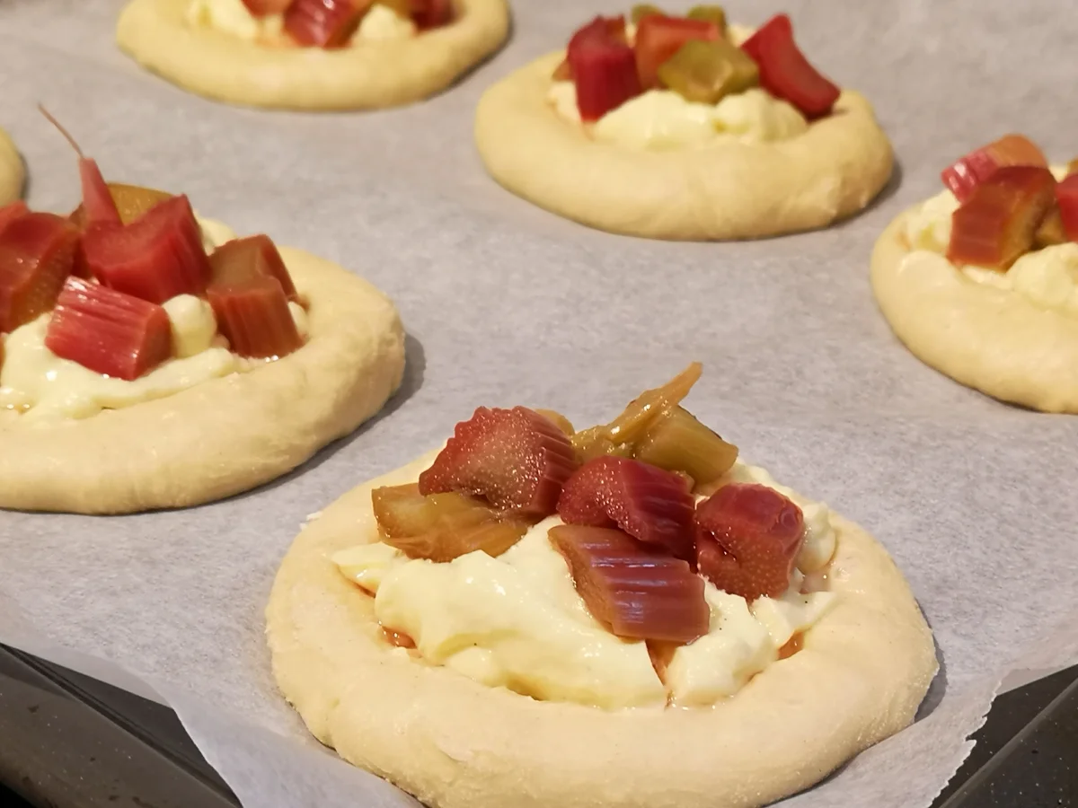 BiNe` S RHABARBER STREUSELTEILCHEN - Rezept - Bild Nr. 8254