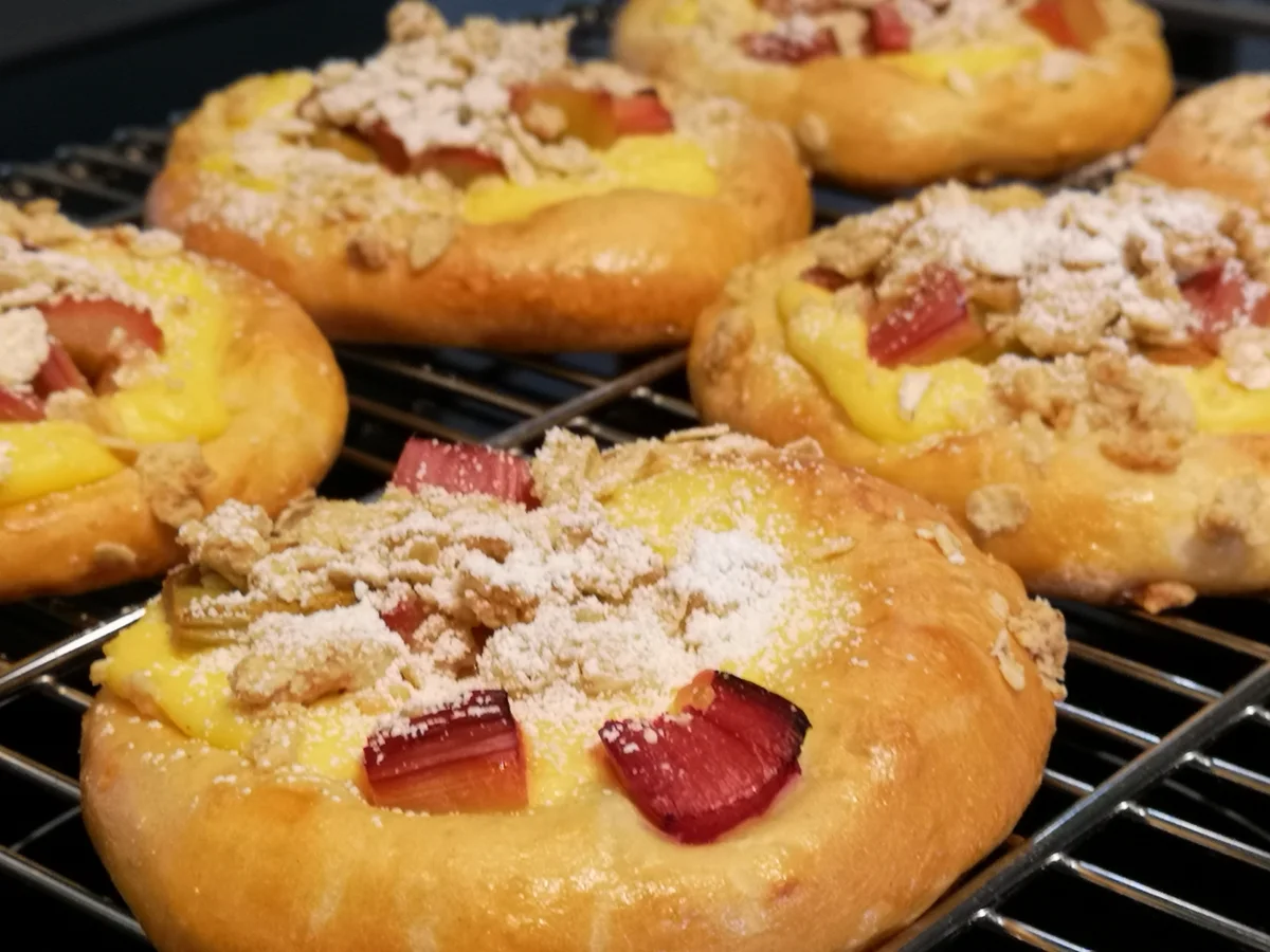 BiNe` S RHABARBER STREUSELTEILCHEN - Rezept - Bild Nr. 8256