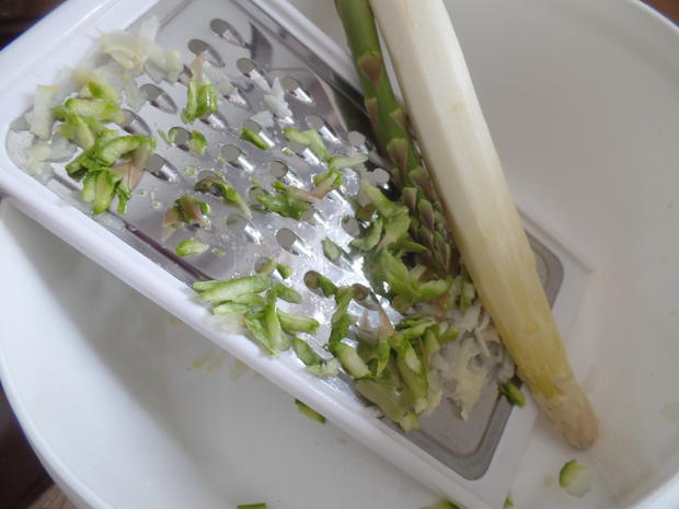 Spargel-Kartoffel-Rösti mit Schinkensalat - Rezept - kochbar.de