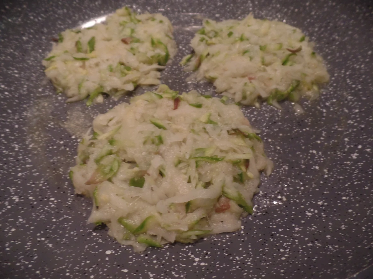 Spargel-Kartoffel-Rösti mit Schinkensalat - Rezept - Bild Nr. 8263