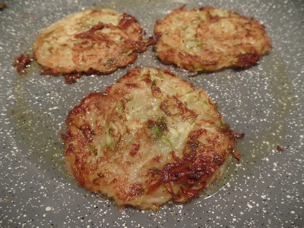 Spargel-Kartoffel-Rösti mit Schinkensalat - Rezept - Bild Nr. 8264