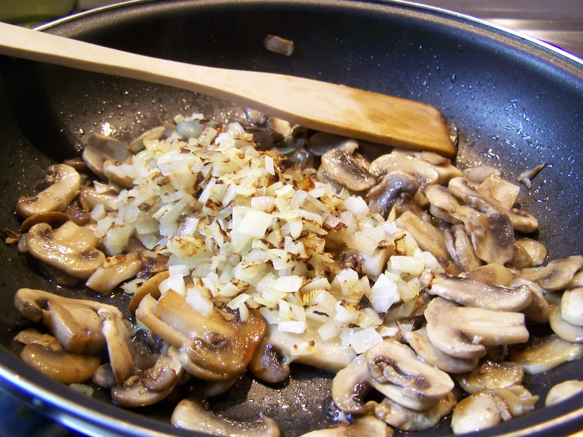 Schweinefilet-Champignon-Sahnegeschnetzeltes.... - Rezept - Bild Nr. 8260