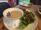 Maronencremesuppe an Salatbett mit Granatapfelkernen - Rezept - Bild Nr. 2