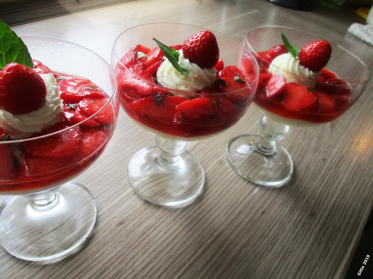 Vanillepudding mit marinierten Erdbeeren - Rezept - Bild Nr. 2