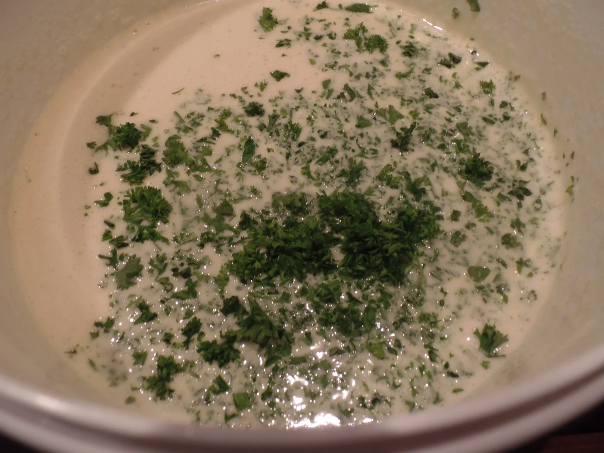 Klare Spargelsuppe mit Petersilienwaffeln - Rezept - Bild Nr. 8259