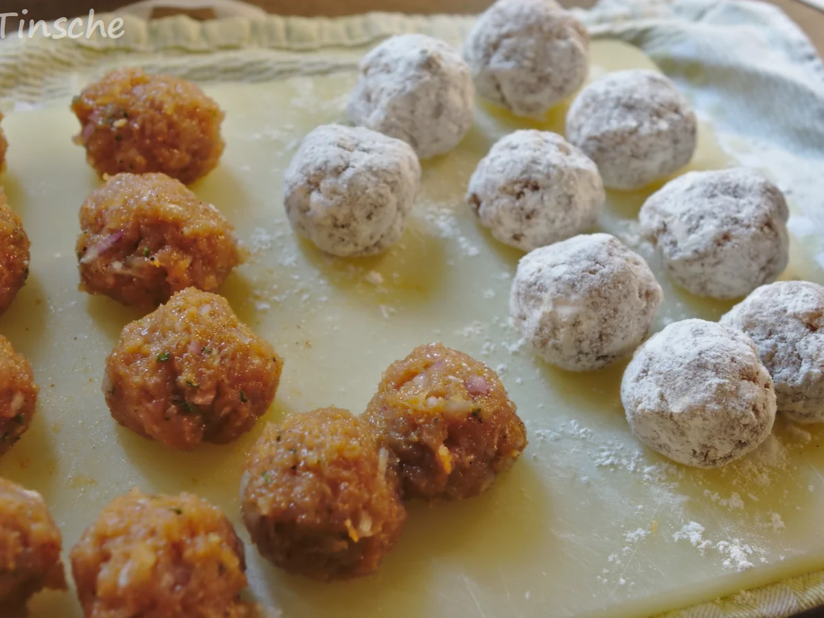 Zarte Geflügelhackbällchen in Schalottensahne - Rezept - Bild Nr. 8254