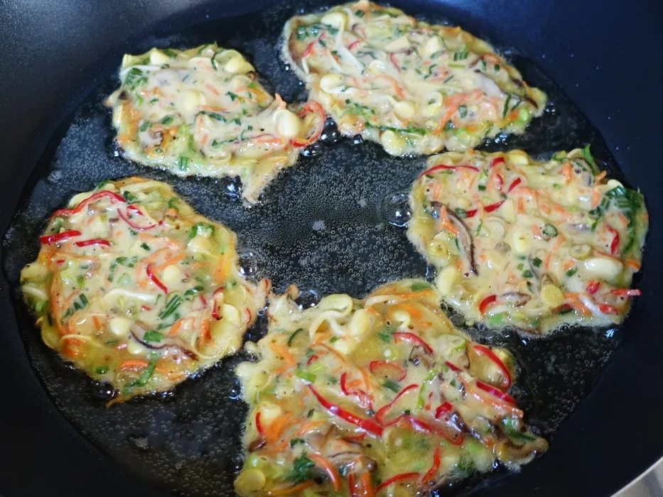 Exotisch-würzige Gemüsepuffer mit Kokosnuss – Martabak ala Ampenan - Rezept - Bild Nr. 8273