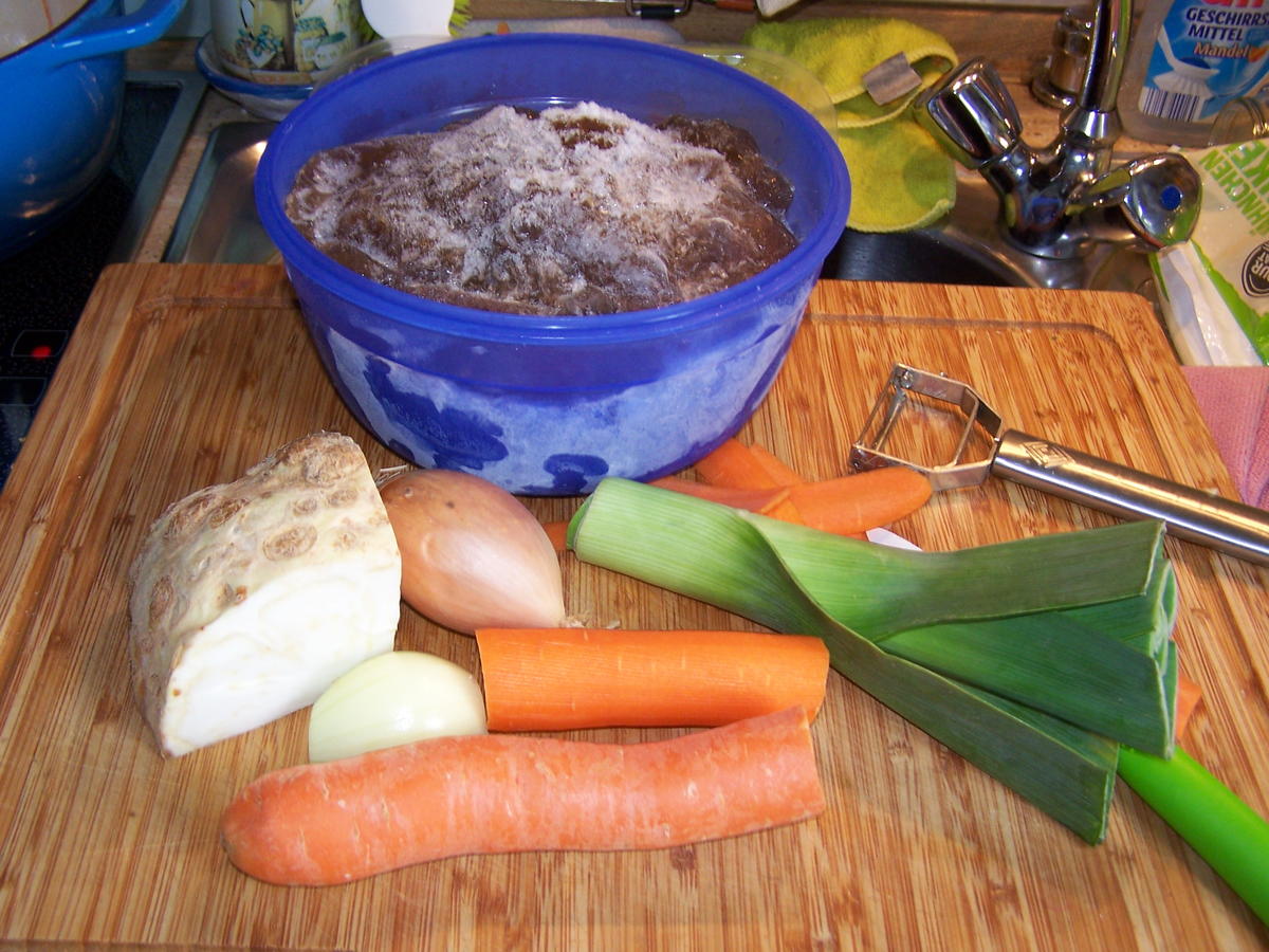 Leberknödelnoken mit Kraftbrühe - Rezept - Bild Nr. 8259