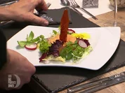 Mousse von roter Paprika mit Serranocrisp im Salatreigen dazu Balsamicotunke - Rezept - Bild Nr. 2