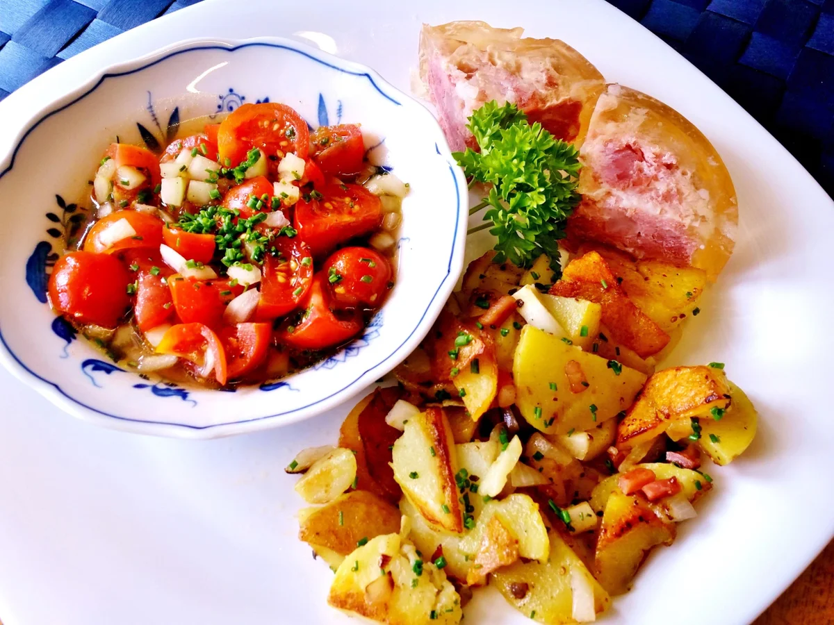 Rezept: Marinierte Tomaten mit Bratkartoffeln und Eisbein in Aspik Bild Nr. 8260 Marinierte Tomaten mit Bratkartoffeln und Eisbein in Aspik - Rezept - Bild Nr. 8260