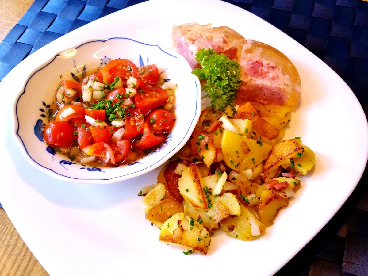 Rezept: Marinierte Tomaten mit Bratkartoffeln und Eisbein in Aspik Bild Nr. 8263 Marinierte Tomaten mit Bratkartoffeln und Eisbein in Aspik - Rezept - Bild Nr. 8263