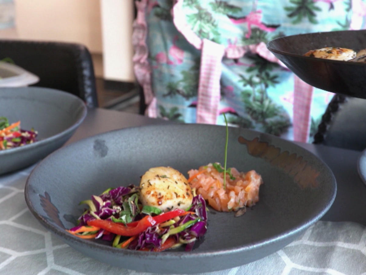 Jakobsmuscheln auf Pad-Thai-Salat mit Lachstatar - Rezept - Bild Nr. 2