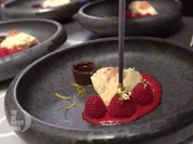 Marzipanmousse mit Himbeercreme und Schuss - Rezept - Bild Nr. 2