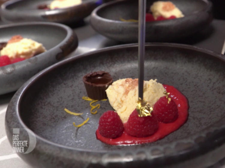 Marzipanmousse mit Himbeercreme und Schuss - von Das perfekte Dinner