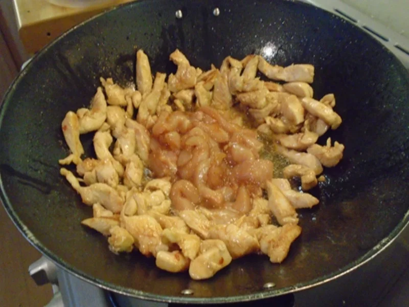 Rezept: Hähnchen-Champignon-Paprika-Wok und gelber Basmatireis Bild Nr. 8265 Hähnchen-Champignon-Paprika-Wok und gelber Basmatireis - Rezept - Bild Nr. 8265