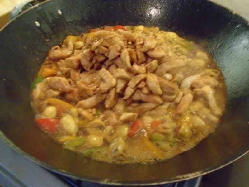 Rezept: Hähnchen-Champignon-Paprika-Wok und gelber Basmatireis Bild Nr. 8272 Hähnchen-Champignon-Paprika-Wok und gelber Basmatireis - Rezept - Bild Nr. 8272