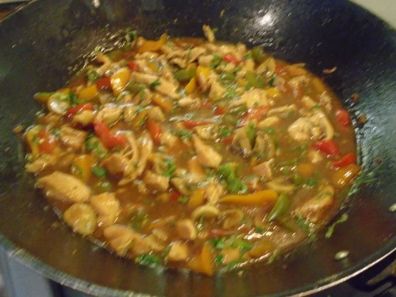 Rezept: Hähnchen-Champignon-Paprika-Wok und gelber Basmatireis Bild Nr. 8277 Hähnchen-Champignon-Paprika-Wok und gelber Basmatireis - Rezept - Bild Nr. 8277