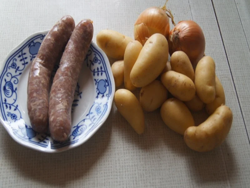 Rezept: Bratwurst mit Zwiebelsauce und Kartoffelstampf Bild Nr. 8261 Bratwurst mit Zwiebelsauce und Kartoffelstampf - Rezept - Bild Nr. 8261