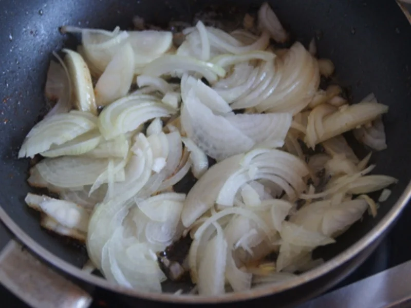 Rezept: Bratwurst mit Zwiebelsauce und Kartoffelstampf Bild Nr. 8267 Bratwurst mit Zwiebelsauce und Kartoffelstampf - Rezept - Bild Nr. 8267