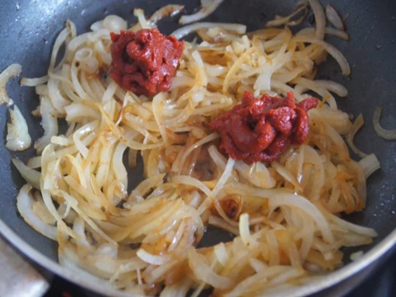 Rezept: Bratwurst mit Zwiebelsauce und Kartoffelstampf Bild Nr. 8268 Bratwurst mit Zwiebelsauce und Kartoffelstampf - Rezept - Bild Nr. 8268