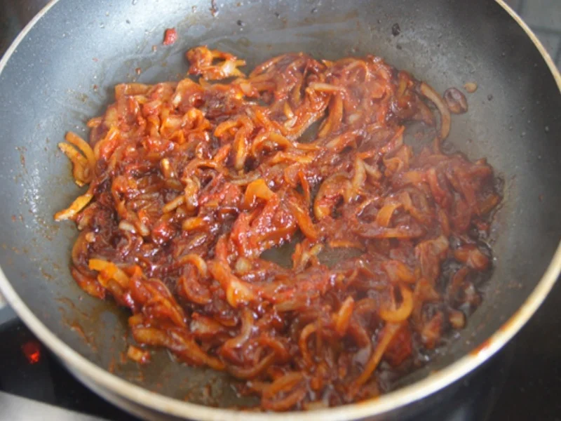 Rezept: Bratwurst mit Zwiebelsauce und Kartoffelstampf Bild Nr. 8270 Bratwurst mit Zwiebelsauce und Kartoffelstampf - Rezept - Bild Nr. 8270