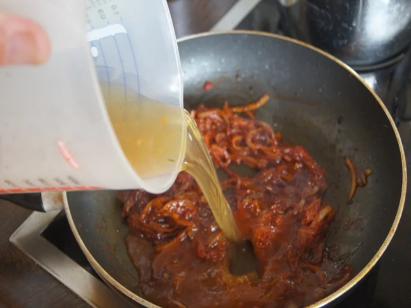 Rezept: Bratwurst mit Zwiebelsauce und Kartoffelstampf Bild Nr. 8271 Bratwurst mit Zwiebelsauce und Kartoffelstampf - Rezept - Bild Nr. 8271