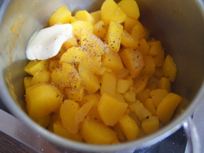 Rezept: Bratwurst mit Zwiebelsauce und Kartoffelstampf Bild Nr. 8274 Bratwurst mit Zwiebelsauce und Kartoffelstampf - Rezept - Bild Nr. 8274