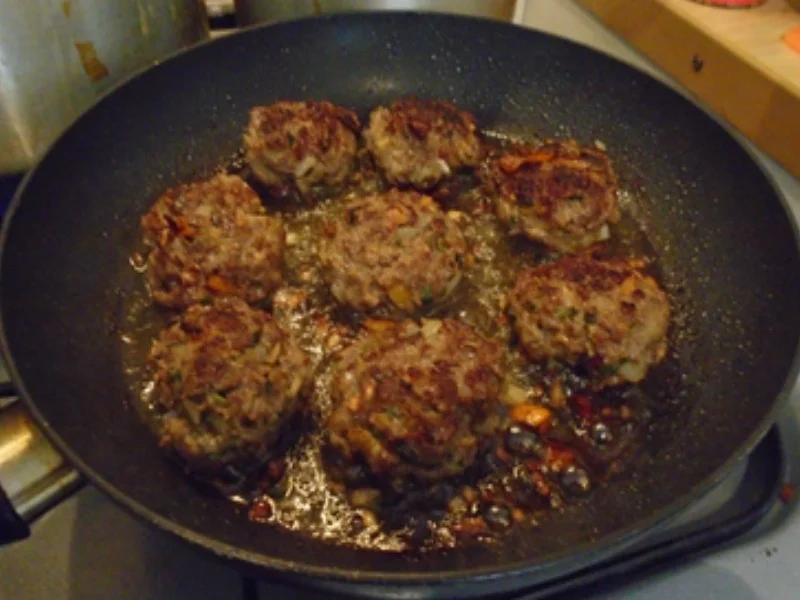 Buletten mit Sahnesauce, Drillingen und Blumenkohl-Brokkoli-Gemüse - Rezept - Bild Nr. 8264