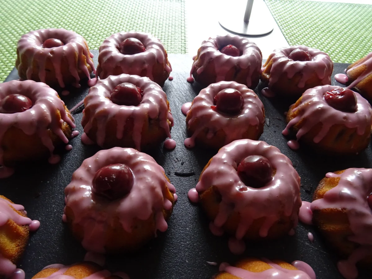 Joghurt-Kirsch-"Gugl-Hüpfer" - Rezept - Bild Nr. 3