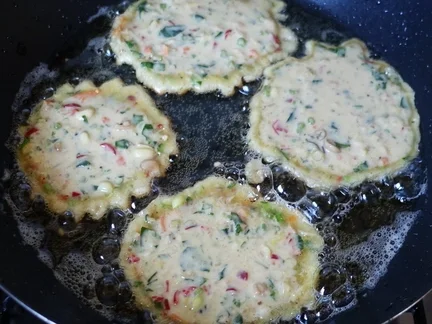 Exotisch-würzige Gemüsepuffer mit Erdnüssen – Martabak ala Ampenan - Rezept - Bild Nr. 8278