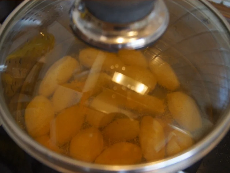 Rezept: Schweinerouladen mit Mett gefüllt, Spargel und Drillingen Bild Nr. 17 Schweinerouladen mit Mett gefüllt, Spargel und Drillingen - Rezept - Bild Nr. 17