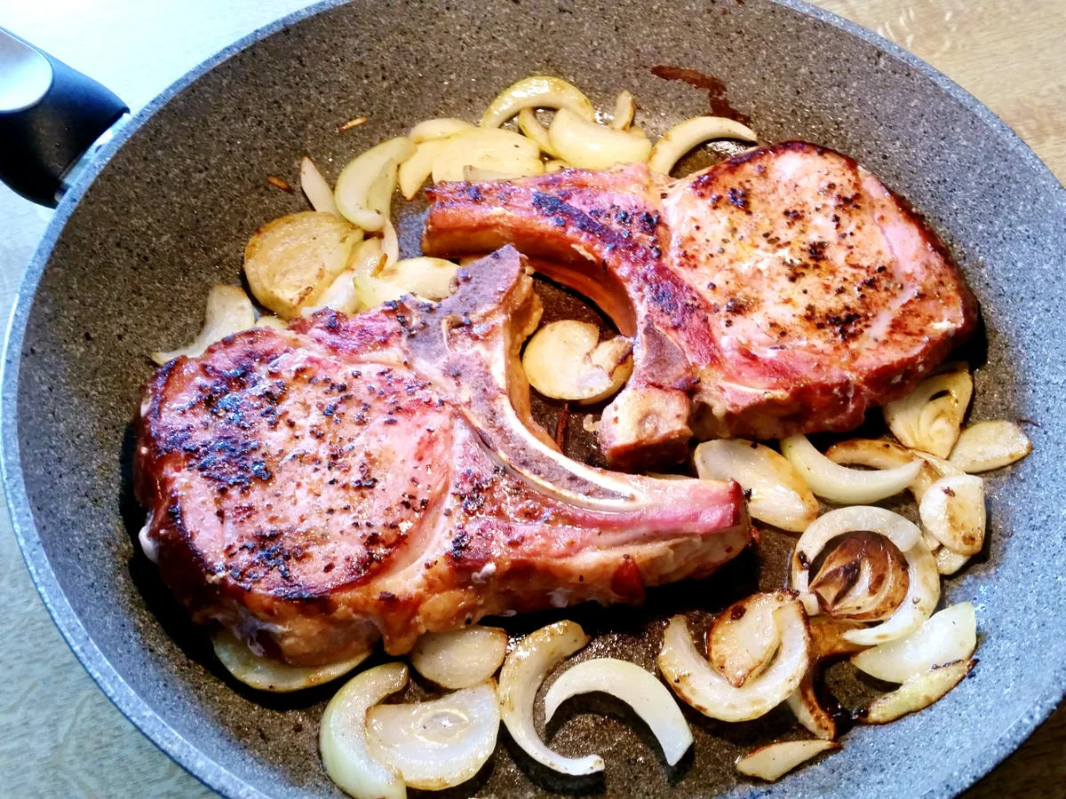 Rezept: Kasseler Kotelett in Zwiebelrahm Bild Nr. 8263 Kasseler Kotelett in Zwiebelrahm - Rezept - Bild Nr. 8263