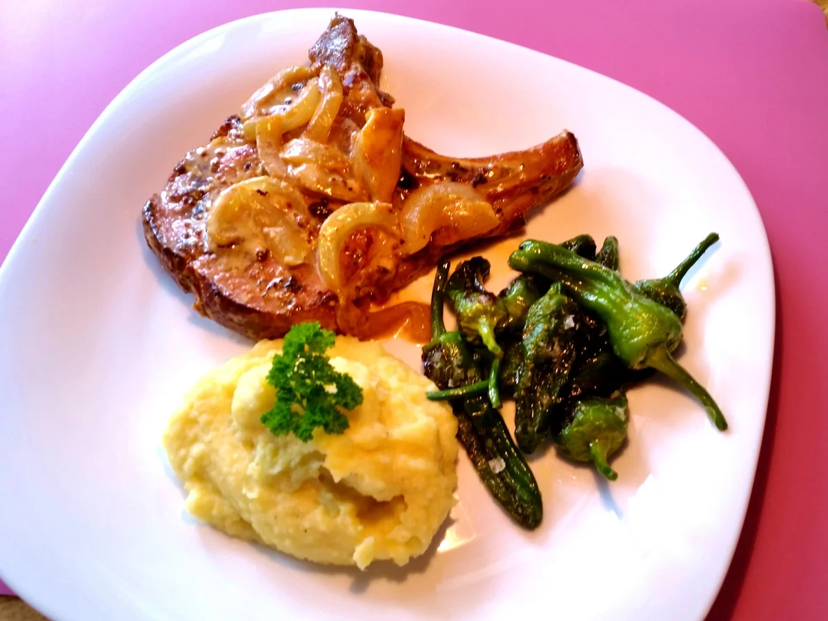 Rezept: Kasseler Kotelett in Zwiebelrahm Bild Nr. 8266 Kasseler Kotelett in Zwiebelrahm - Rezept - Bild Nr. 8266