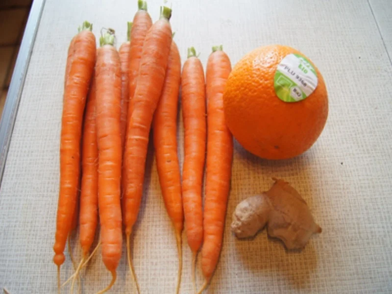 Asiatische-Orangen-Möhren-Suppe mit Einlage - Rezept - Bild Nr. 8270