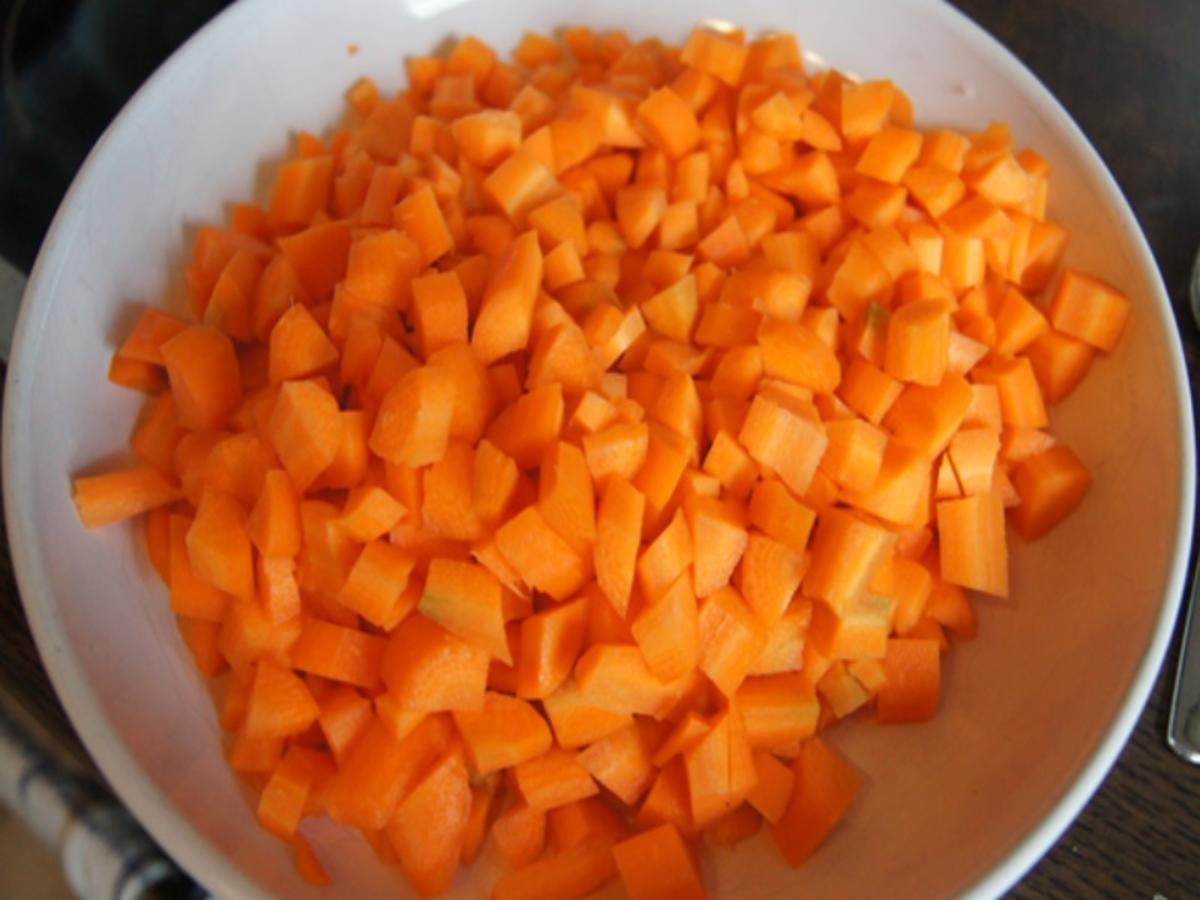 Asiatische-Orangen-Möhren-Suppe mit Einlage - Rezept - Bild Nr. 8273