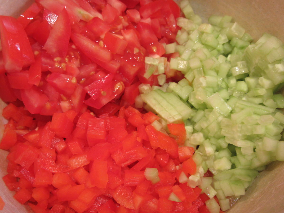 Suppen: Gazpacho mit Kräuterbaguette - Rezept - Bild Nr. 8284