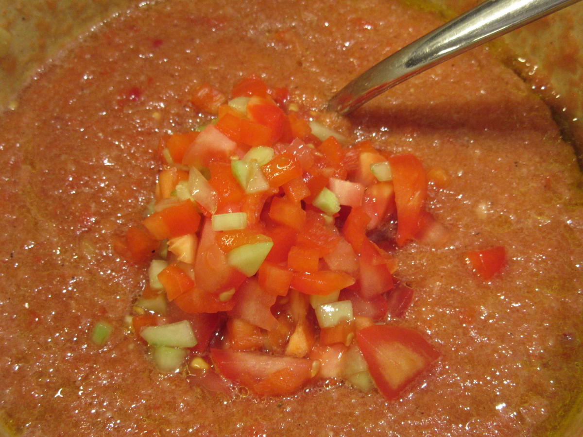 Suppen: Gazpacho mit Kräuterbaguette - Rezept - Bild Nr. 8288