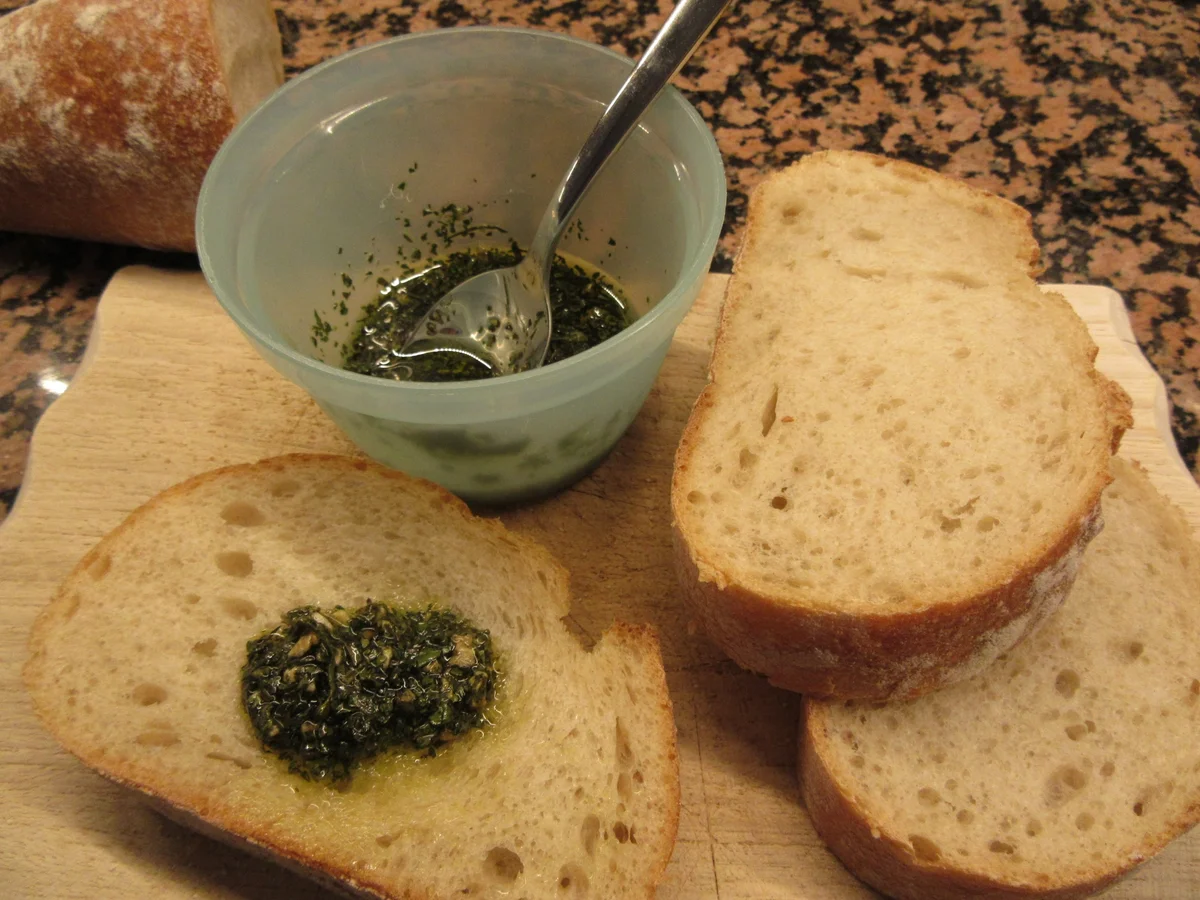 Suppen: Gazpacho mit Kräuterbaguette - Rezept - Bild Nr. 8290