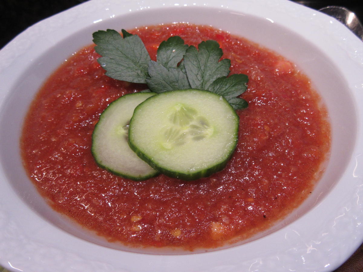 Suppen: Gazpacho mit Kräuterbaguette - Rezept - Bild Nr. 8291