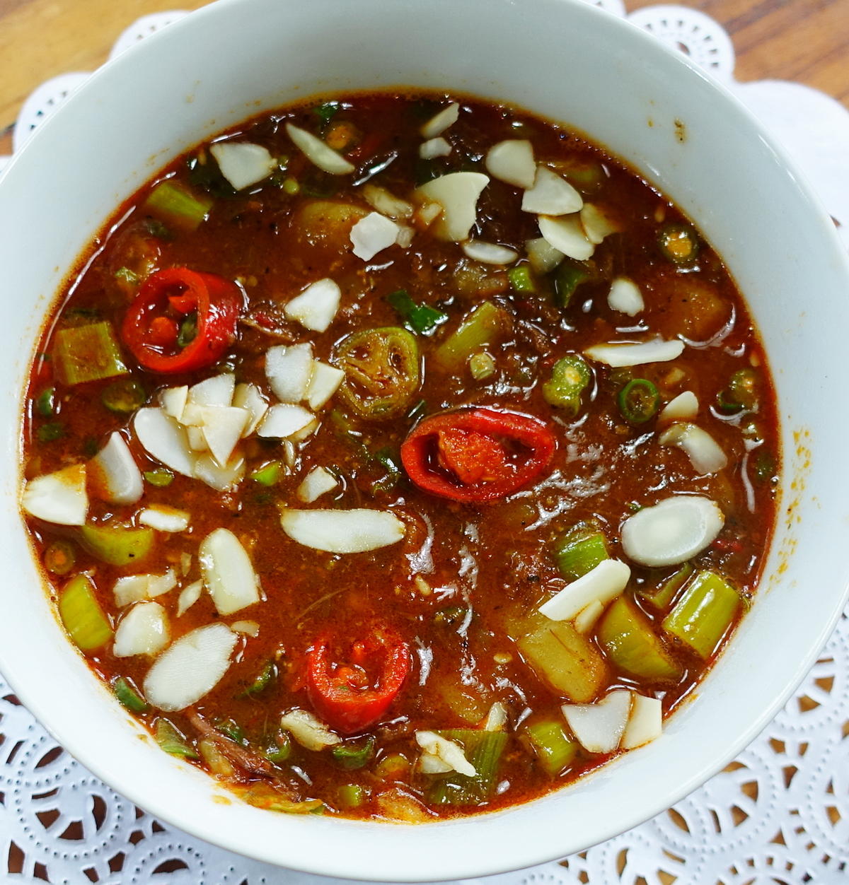 Würzig-scharfe Rindfleisch-Gulaschsuppe &amp;quot;Gili Air&amp;quot; - Rezept - kochbar.de